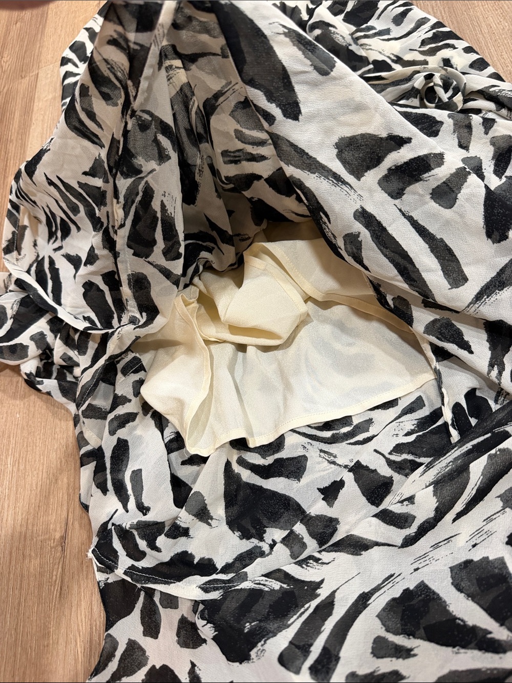 Alexis Botanical Black & White Ruffle Dress One Shoulder Tiered Size Medium - Picture 9 of 11